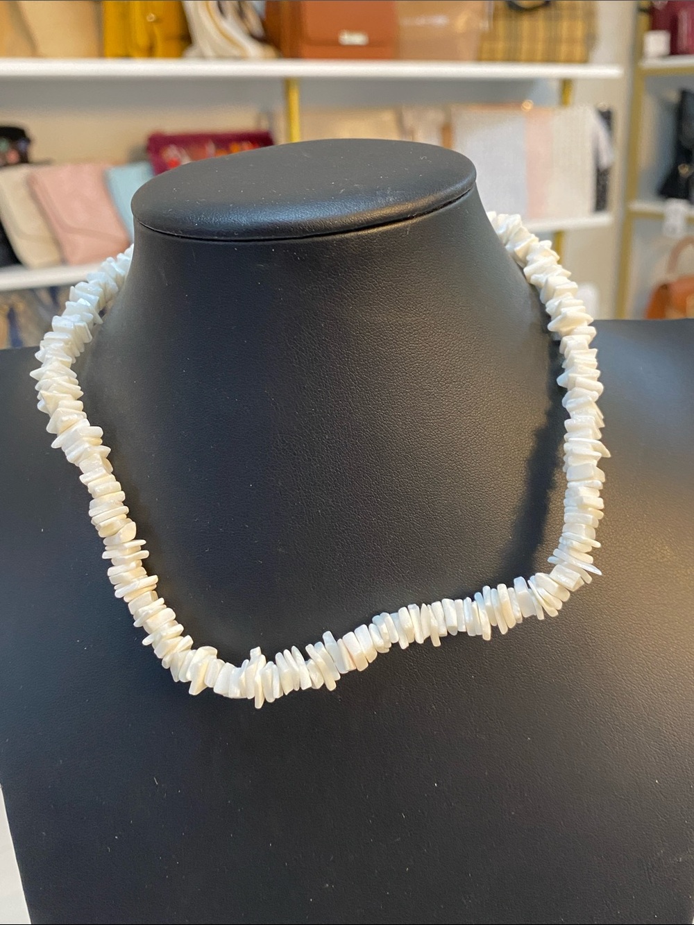 Shell necklace - Picture 4 of 4